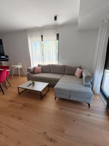 GT4 Apartment Ruby