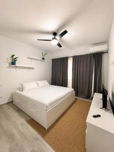 Spacieux appartement avec piscines et accès privé mer, Dominicus