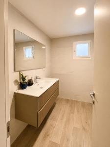 Spacieux appartement avec piscines et accès privé mer, Dominicus