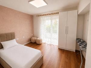 Koral & Elodi Cozy Tirana Stay