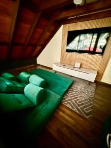 Chalet Suizo - Cinema con BBQ y Gratis Traslado desde Aeropuerto