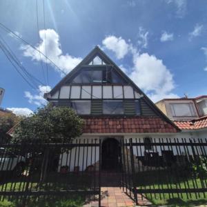 Chalet Suizo - Cinema con BBQ y Gratis Traslado desde Aeropuerto