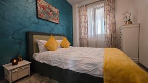 Downtown Chic Family Retreat near Palas Mall
