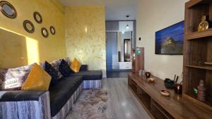 Downtown Chic Family Retreat near Palas Mall