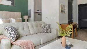 Landing Apartment - Vibe at Echo Street West