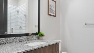 Landing Apartment - Vibe at Echo Street West