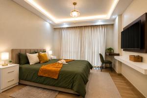 Luxury Suite with 2 pools, at central park 1 building B with gym near Downtown mall