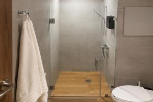 Luxury Suite with 2 pools, at central park 1 building B with gym near Downtown mall