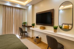 Luxury Suite with 2 pools, at central park 1 building B with gym near Downtown mall