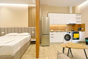 Coastline Luxury Studios & Apartment