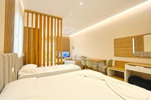 Coastline Luxury Studios & Apartment