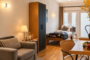 NUJU Rentals - 4-Zimmer, 10 Gäste, Wintergarten & Terrasse & Parkplatz