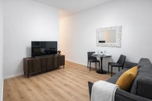 1BR Vatican Apartment, 5 Min Walk to Metro A