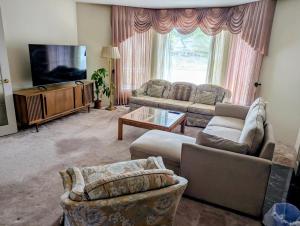 Spacious house 6 bedroom near ferry