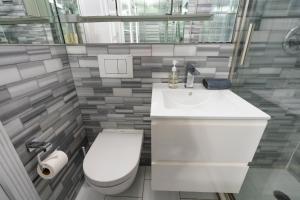 Central Park Suite - 4 Bedroom with Self Check-in