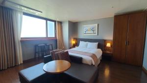 Hyunjin Tourist Hotel