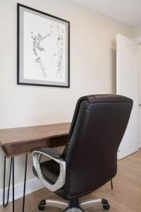 The Suite Spot Eclectic • Modern • Sleeps 6