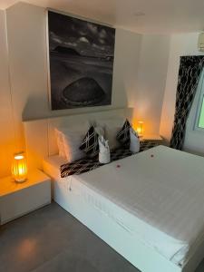 Fong Kaew and Baan Nang Fa Guesthouse