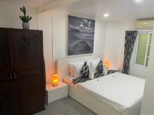 Fong Kaew and Baan Nang Fa Guesthouse