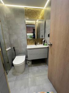 Private Apartment - Rivergate Building