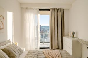 Quiet central 1-bedroom new building with view