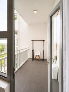 Veranda Stay by Mark