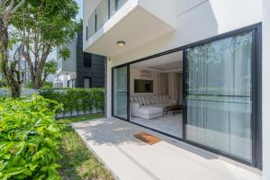 Laguna Park 5 bedroom Villa near the Playground