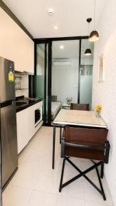 Condo with Rooftop Pool at Excellent Location