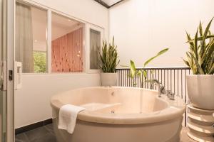 D2 Center Villa 6 BR,Pool,Hot Tub,BBQ