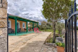 Island Top Sea View Terrace Apartment - Happy Rentals
