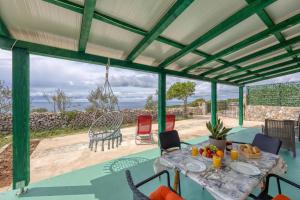 Island Top Sea View Terrace Apartment - Happy Rentals