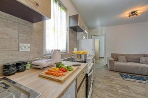 Island Top Sea View Terrace Apartment - Happy Rentals