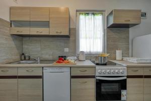 Island Top Sea View Terrace Apartment - Happy Rentals