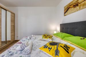 Island Top Sea View Terrace Apartment - Happy Rentals