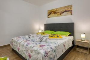 Island Top Sea View Terrace Apartment - Happy Rentals