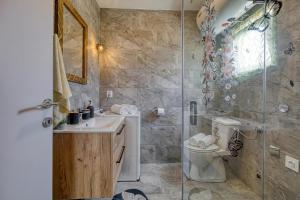 Island Top Sea View Terrace Apartment - Happy Rentals