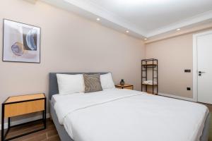 Luxury 2-Bedroom Bosphorus View Flat with Private Parking and Elevator