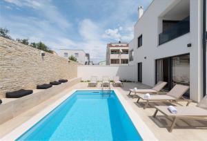 Villa Bellatrix 1 & 2 - two heated pools & jacuzzi
