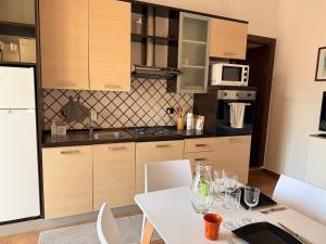 LEco di Dionisio - Central Flat & Greek Theatre
