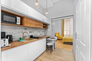 Topolowa Comfort Apartment by BookingHost