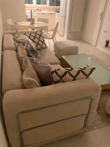 Stylish White Apartment 10