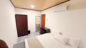 Sunset villa Swimming pool with Rooms