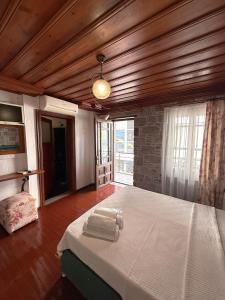 Red Shutters Cunda - Private Beach & Breakfast