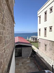 Red Shutters Cunda - Private Beach & Breakfast