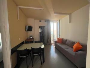 RN006 - Rimini, esclusivo bilocale fronte mare