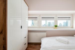 Zgoda 13 Modern City Apartment by BookingHost