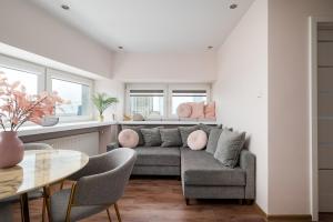 Zgoda 13 Modern City Apartment by BookingHost