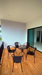 Glasshouse 2 - 2 bed house close to Chaloklum beach
