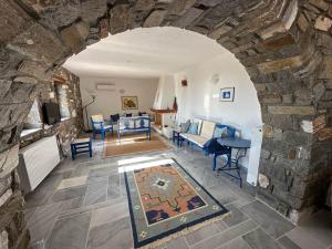 Villa Drionisi in Tzanes, Paros · 6 Guests