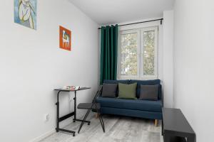 Spacious Apartment in Cracow with Balcony, Desk and Bathtub by Noclegi Renters